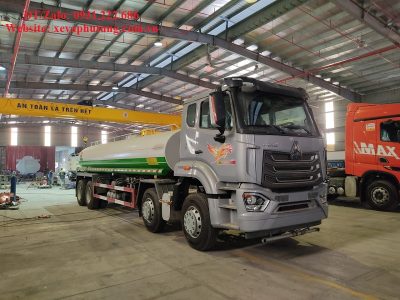 Xe phun nước 17 khối Howo 4 chân rửa đường tưới cây