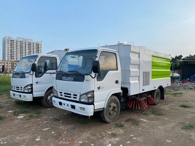 Ô tô quét đường 5 khối cũ isuzu đời 2021