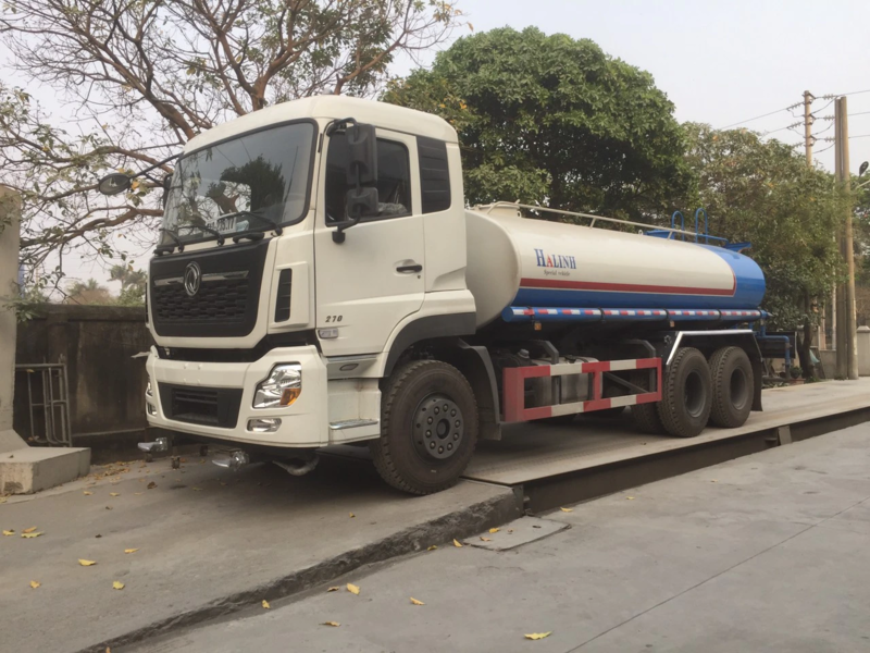 Ô tô Xitec phun nước tưới cây 14 khối howo