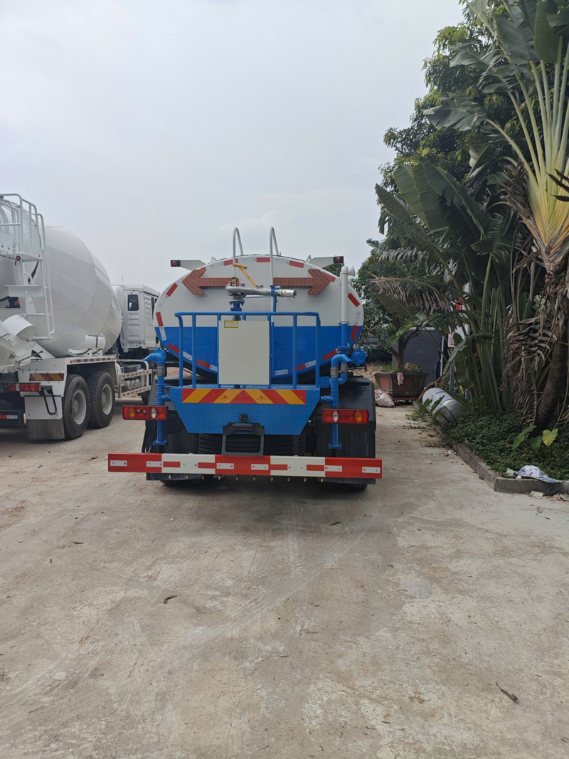 Quy trình vận hành xe phun nước tưới cây