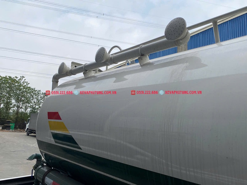 Xe phun nước rửa đường tưới cây 13.5 khối Dongfeng nhập khẩu
