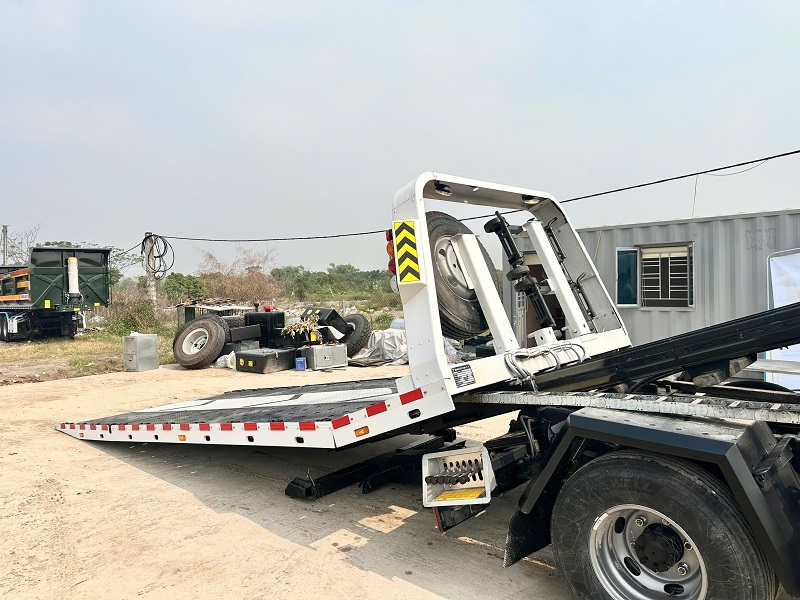 Xe cứu hộ giao thông 2 chức năng kéo và chở Foton
